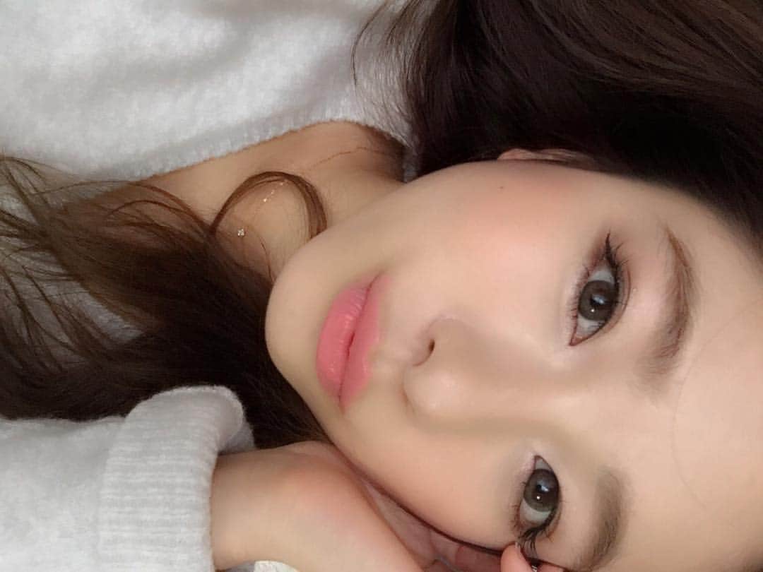 月島桃花のインスタグラム：「. ReVIAのcontact lens 👁 @candymagic_official  柔らかくて つけ心地も良い❤︎ 小さめの12.6mmでナチュラルハーフっぽく offの日 気分でつける 良いの探してて やっとみつけたで💘 color → #mistiris (グレージュ) . #ReVIA #レヴィア #安室奈美恵 . #sweet #スウィートインスタ」