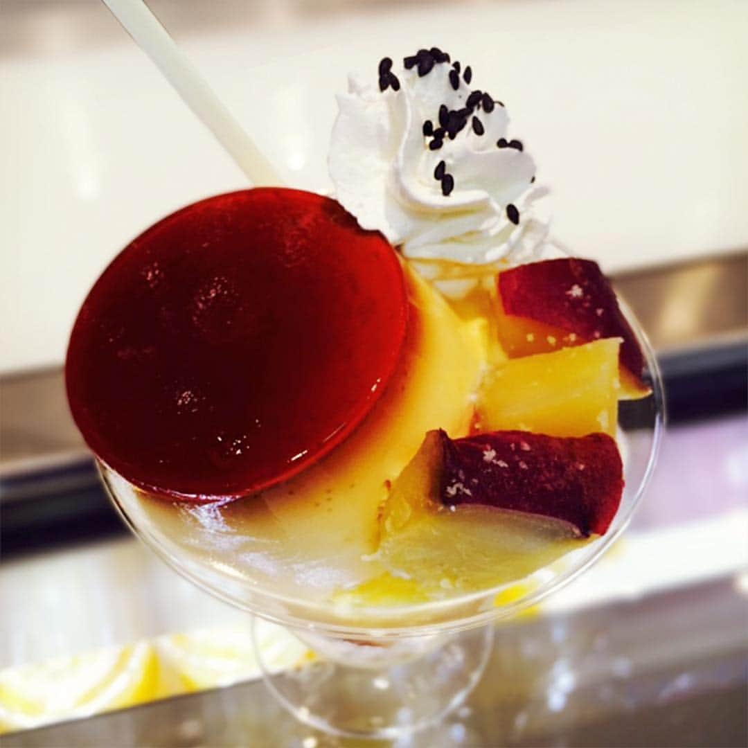 のインスタグラム：「小江戸川越で時をめぐるの巻 #04 クラフトなビールとプリン [ #LUMINEMAGAZINE ] http://magazine.lumine.ne.jp/?p=61296 #lumine #ルミネ #トーキョートリップ物語 #土日更新 #東京 #tokyo #埼玉 #川越 #kawagoe #ルミネ川越 #パステルデザート #パステル #プリン #さつまいもプリンパフェ #カスタードプリン #さつまいも #アイス #パフェ #塩キャラメル #甘い #スイーツ #sweets #food #instafood #yummy #instatrip #trip」