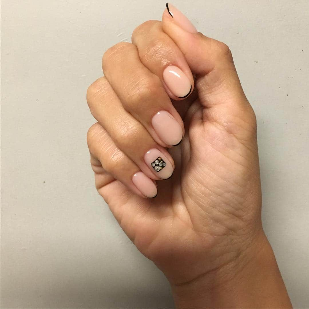 sar711764のインスタグラム：「nail† The right  #ネイル #ジェルネイル #ヌーディーネイル  #シンプルネイル」