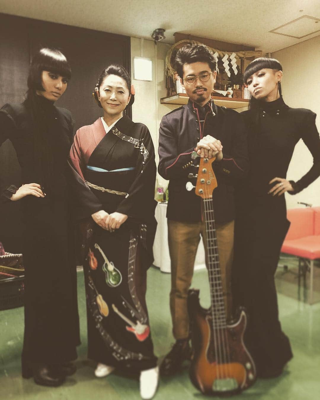 Aya Satoさんのインスタグラム写真 - (Aya SatoInstagram)「👘石川さゆり先生👘✖️🎸ハマ•オカモトさん🎸✖️👯AyaBambi👯  #うたコン #石川さゆり #ハマオカモト #演歌 #酔って候 #AyaBambi #Åβ #NHK #AyaSatomAgnAt #感動 #奇跡のお二人様と #こちらが酔ってしまう #最高でした」10月18日 22時48分 - ayasato_official