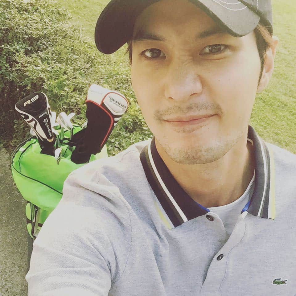 キム・ジソクのインスタグラム：「기다려라 나도 이제 시작한다~~~⛳️🏌」