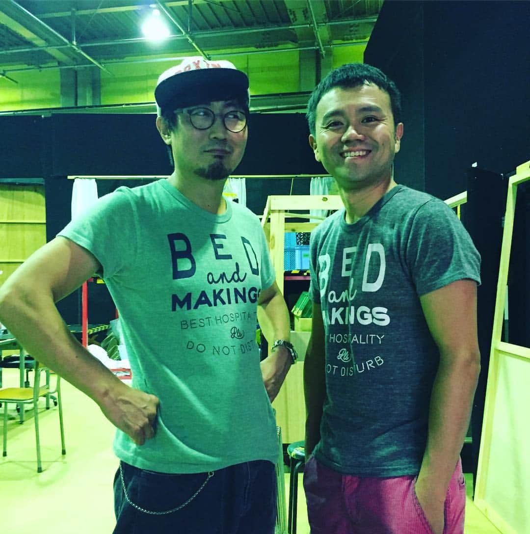 中山祐一朗のインスタグラム：「チョミ〜とTシャツかぶったよ、なんて日だ‼︎ #阿佐ヶ谷スパイダース #はたらくおとこ #bedandmakings #小峠の相方」