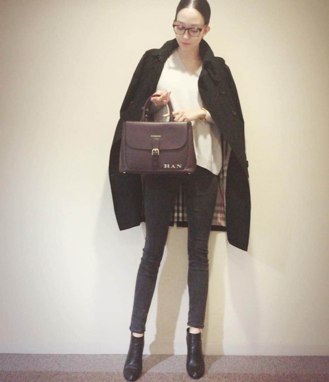 松島花さんのインスタグラム写真 - (松島花Instagram)「: outfit🤓👜 久しぶりのトレンチコート💛 トレンチもイニシャル入りバッグも  @burberry 🇬🇧🇬🇧🇬🇧 #ootd #outfit #hanaoutfit #fashion #burberry #burberrybag #trenchcoat #bag #私服」10月19日 20時08分 - hana_matsushima_official
