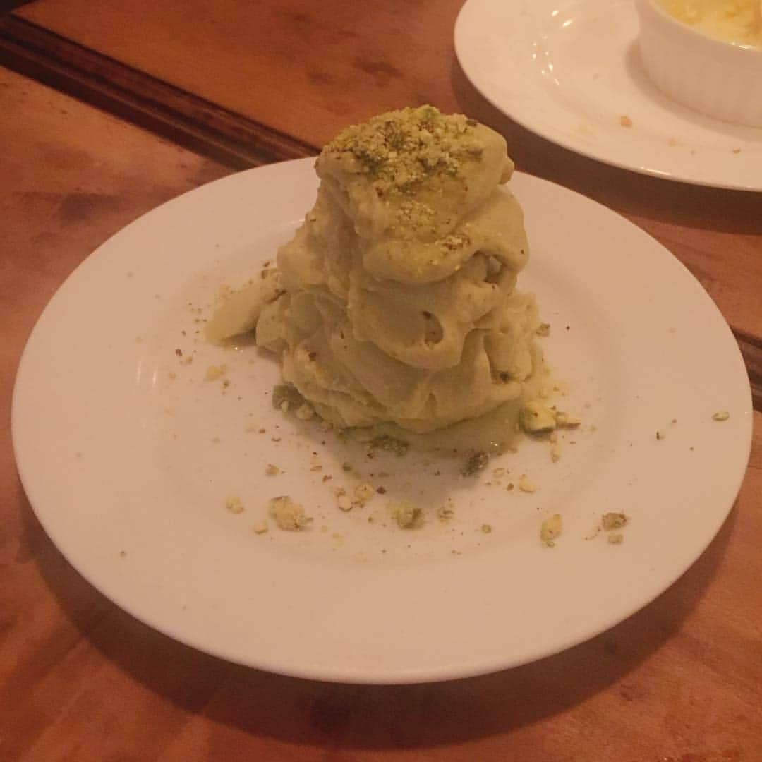 市川実和子さんのインスタグラム写真 - (市川実和子Instagram)「夢の場所きた。ピスタチオのアイスクリームあまい。すんごいあまくておいしい。」10月19日 21時28分 - miwako_ichikawa_