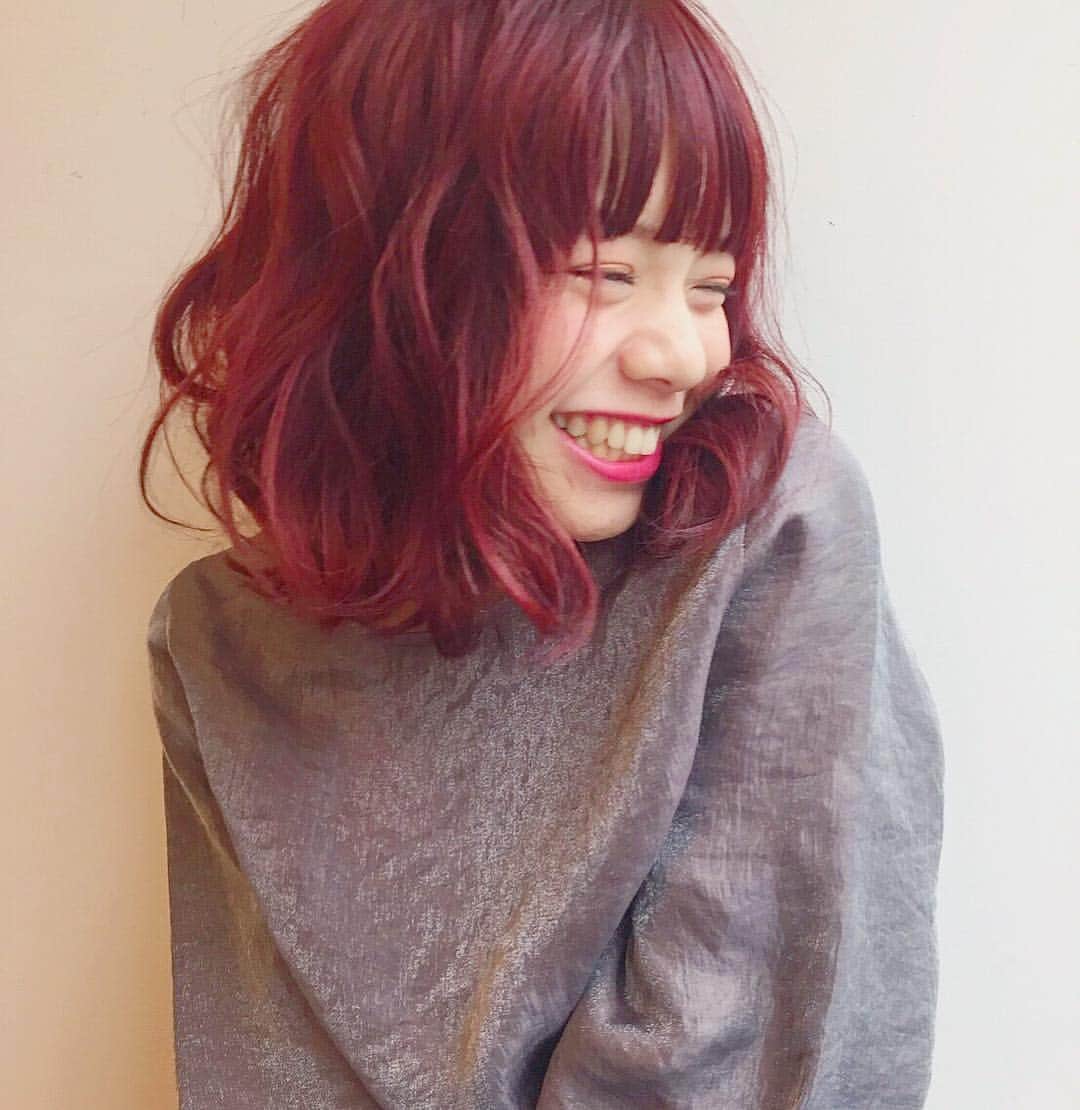 福地夏未さんのインスタグラム写真 - (福地夏未Instagram)「✌🏻️ みんな褒めてくれるうれし〜！ うれしいからまた載せてる！笑 ピースピース！ _ #pink #hair」10月19日 21時41分 - natsuminmin19