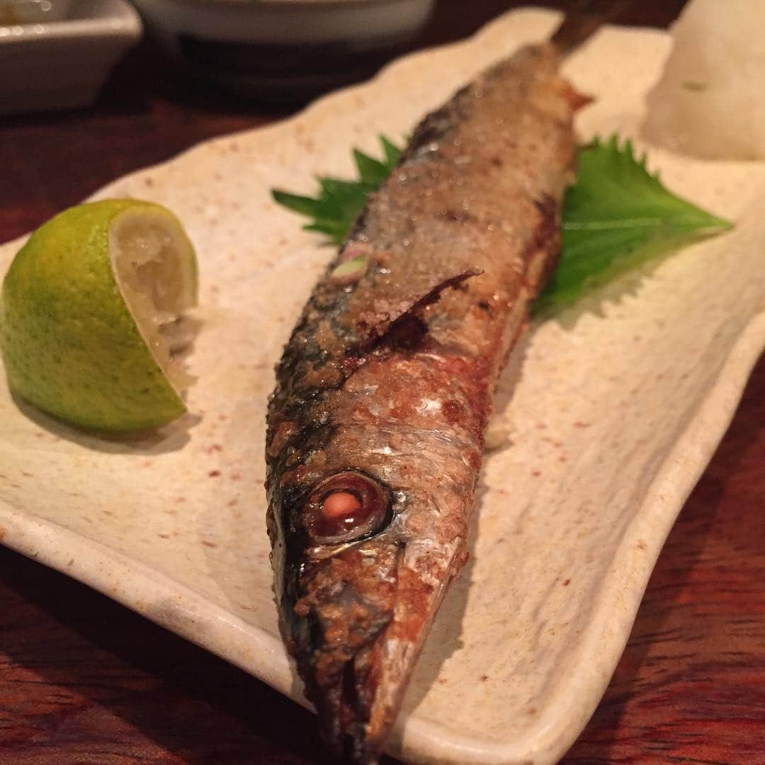 柳下毅一郎さんのインスタグラム写真 - (柳下毅一郎Instagram)「本日の秋刀魚 #sanma #autumnfood #fish #sake #izakaya #tokyo #nightlife」10月19日 22時55分 - garth_y