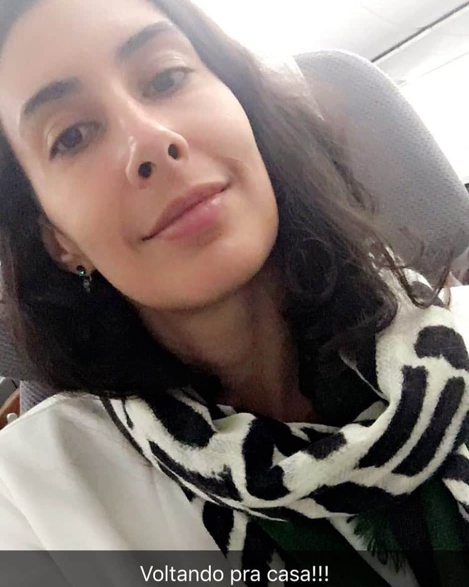 シェイラ・カストロのインスタグラム：「Saudade de casa!!! Depois de duas semanas maravilhosas aqui na Itália pra inaugurar minha escolinha, estou a caminho de casa! Voglio ringraziare tutti in Italia per i giorni meravigliosi que ho avuto!!! E ringraziare i bambini della scuola Sheilla & Friends per la fiducia in noi!!! Sono sicura che ci divertiremo tanto con questa scuola di mini volley!!! Ci vediamo!!! 😘😘😘」