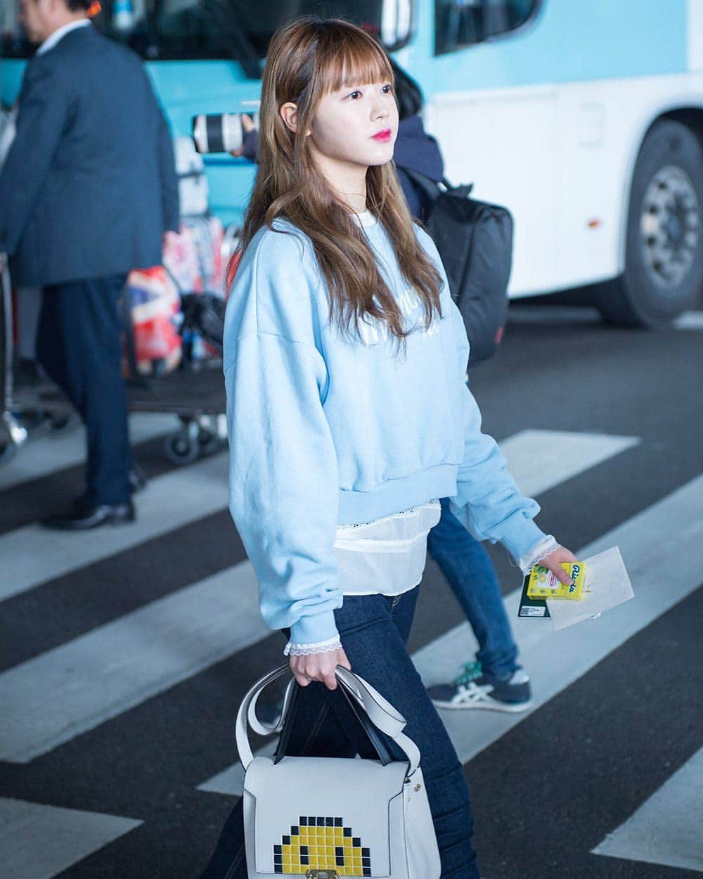 ユアのインスタグラム：「161017 Incheon Airport Sorry for not posting today, it was because i didnt have wifi!! #ohmygirl#오마이걸#omg#효정#hyojung#진이#jine#미미#mimi#유아#yooa#승희#seunghee#지호#jiho#비니#binnie#아린#arin#wment#kpop#kpopl4l#l4l#likes#kpopshoutout#kpoplikesforlikes」