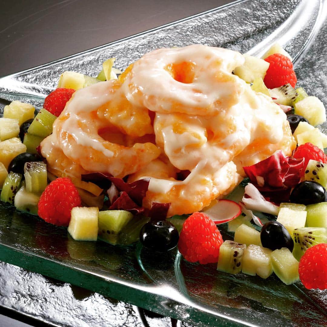 のインスタグラム：「月刊誌Leafで紹介された「四川」のエビのマヨネーズソース！ SHISEN'S Shrimp with Mayonnaise Sauce that was published in “Leaf” magazine! #ウェスティン都ホテル京都 #westinmiyakokyoto #四川  #エビマヨ  #中国料理 #shisen #mayonnaise_shrimp  #leaf #リーフ」