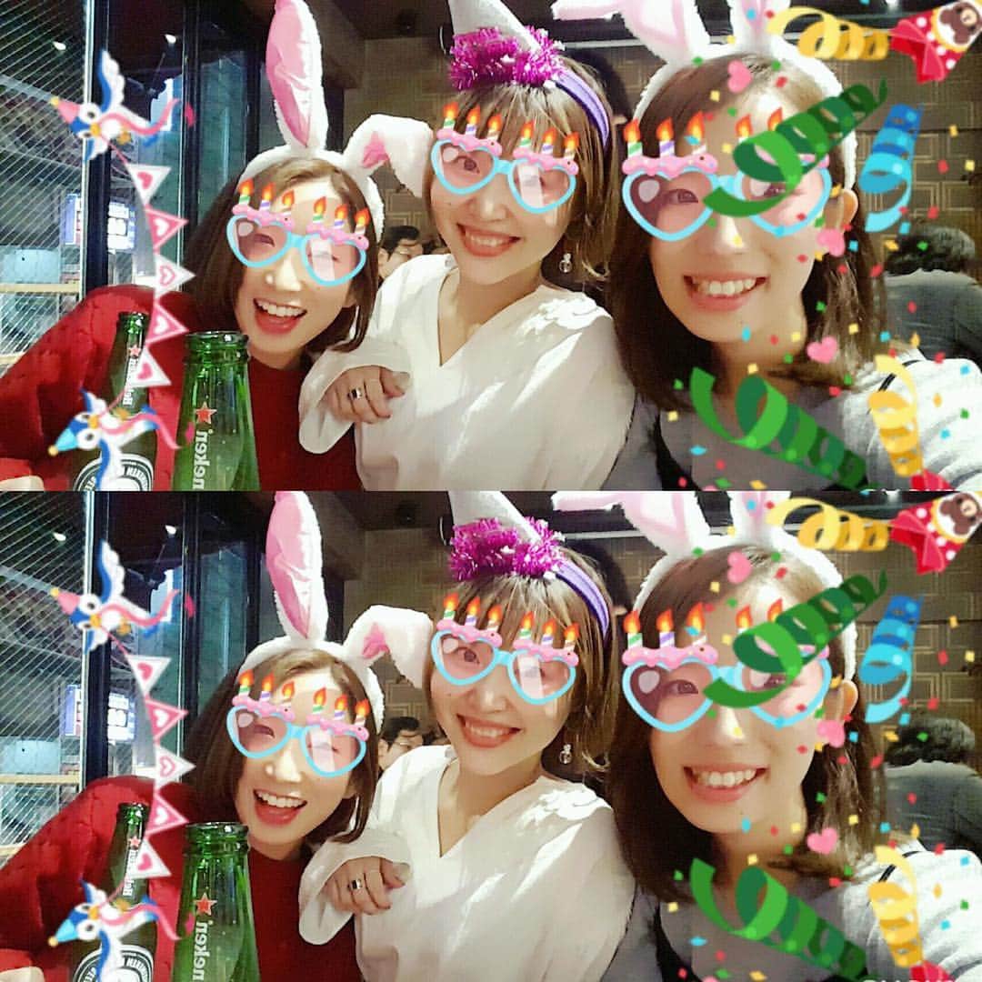 Moeka Horisakiのインスタグラム：「. サイコーにかわいいふたりと🐰💘🐰 ２６歳良いスタート♡♡♡ . ほんとありがと♡ とにかく！とにかく大好き💋 . . #20161119#ゆーそーし #きみたち可愛すぎる #とにかく大好きだよ #26歳良いスタート #ありがとーーーう #ルートの忘年会楽しみ」