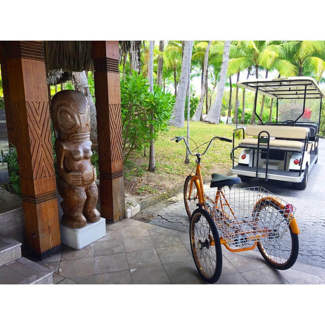 西山真以さんのインスタグラム写真 - (西山真以Instagram)「* 敷地内は広いので、運転手付きのカートや自転車で移動🚲🚜💨 * #stregis  #luxary #hotel #borabora  #tahiti」11月15日 12時22分 - mai0830