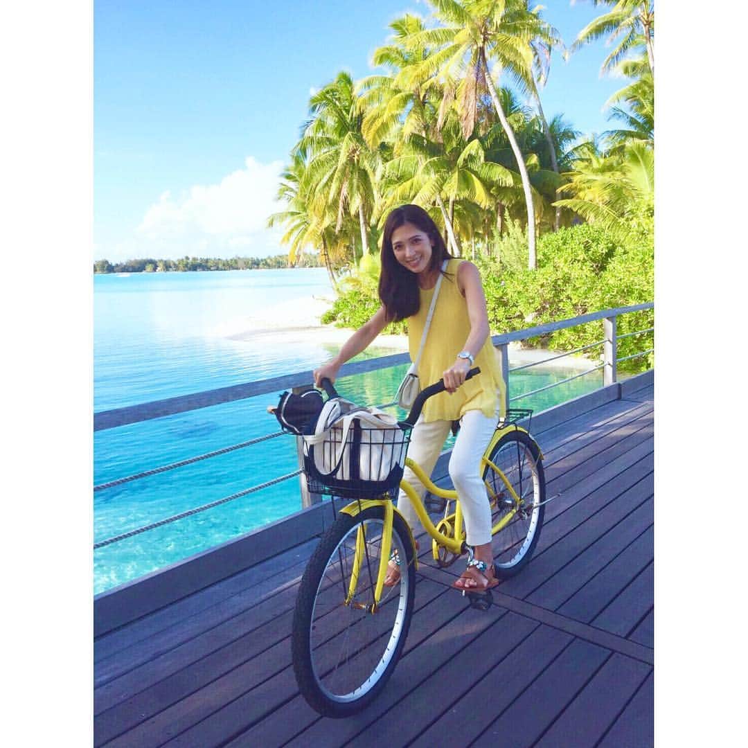 西山真以さんのインスタグラム写真 - (西山真以Instagram)「* 撮影の合間の一人行動に便利で、結構使わせもらいました♪ ただこの自転車、ブレーキがないためコツをつかむまではスリル満点です（笑） * #旅サラダ #タヒチ #ボラボラ島 #tahiti  #borabora  #trip #travel  #stregis  #luxary #hotel  #bycicle」11月15日 12時31分 - mai0830
