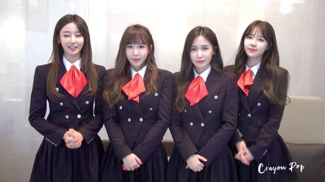 CRAYON POPのインスタグラム：「2017년 #대학수학능력시험 모든 수험생분들을 크레용팝이 응원합니다!!! 감기 걸리지않게 옷 따뜻하게 입으시고 좋은 결과 있으시길 기도합니다🙏🏻 수험생 여러분 화이팅💪🏻 #크레용팝 #수능응원 #crayonpop #chromeentertainment」