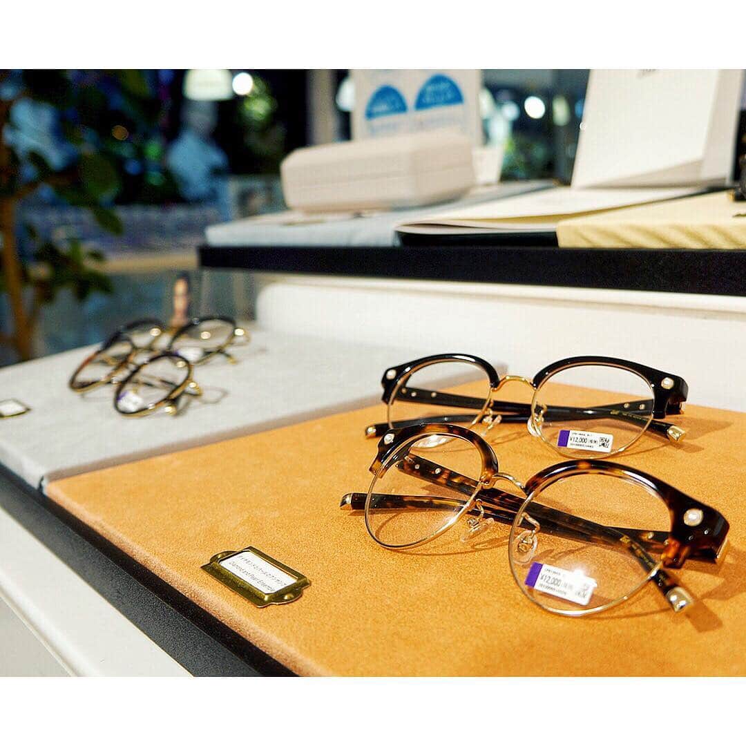 Zoff Officialのインスタグラム：「＼先行発売中！／ ジュエリーブランド「e.m.(イーエム)」が展開する「LOVE BY e.m.」とのコラボレーションシリーズ ✴︎✴︎ LOVE BY e.m. Eyewear Collection ✴︎✴︎ 11月11日(金)よりe.m.およびZoffの一部限定店舗(オンラインストアを含む)で先行発売スタート🎉✨✨ まずは手に取ってお試しいただきたい方、Zoffでは下記の店舗でお取り扱い中です😆✨ ： 🔸Zoff Park 原宿店 🔹Zoff ルミネエスト新宿店 🔸Zoff ルミネ池袋店 🔹Zoff Latte ルミネ有楽町店 🔸Zoff Latte ルミネ横浜店 🔹Zoff Plus ルクア店 ： Zoffオンラインストア内に特設コンテンツを用意していますので、商品とお近くの店舗を是非チェックしてみてください👀✨もちろんオンラインストアでもご購入可能❣️詳しくは「Zoff em」で検索 or プロフィールのリンクからどうぞ✨✨ #オンラインストアでも先行発売中 #お取り扱い店舗は特設ページにてご案内 #詳しくはプロフィールのリンクからどうぞ #LOVEBYem #JustLikeJewelry #zoff #zoff_eyewear #ゾフ #eyewear #glasses #fashion #メガネ #眼鏡 #em #emgrp #jewelry #イーエム #tokyo #harajuku #原宿」