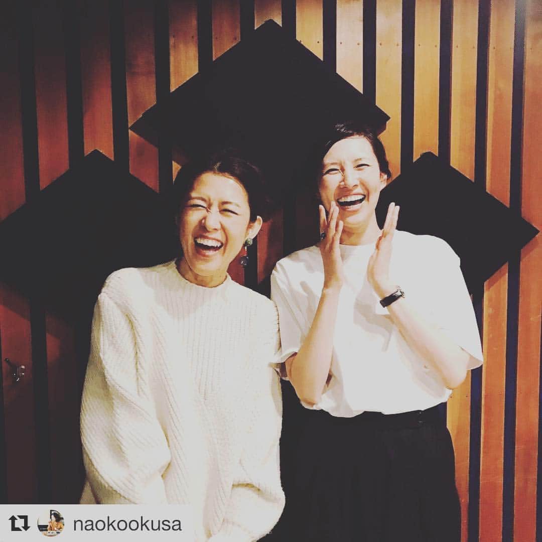 浜島直子さんのインスタグラム写真 - (浜島直子Instagram)「今日は大大大好きな大草直子さん(@naokookusa )がラジオのゲストに来てくださいました。 お洒落の迷い子になりがちな40代。「おしゃれ更年期」というキーワードで、自身の体験も交えながらあれこれアドバイスをしてくれましたよ。あぁ、面白かった！ 大草直子さんの放送回は、11月19日と26日の土曜日。bayfmで午前11時からです。 ラジコで全国聴けますのでお時間ありましたらどうぞよろしくお願いいたします。  #東京ガス #キュリオスハマジ #bayfm #大草直子」11月15日 22時28分 - hamaji_0912