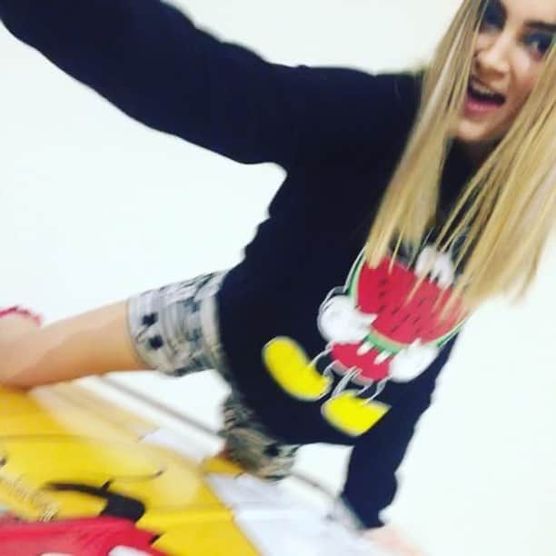 のインスタグラム：「💥🐭MICKEY MADNESS🎨🎥 #disney @therodnikband x @disney 👅👅👅 with The Mickey Mouse Rolls #mickeyrolls #therodnikband #rodnik #mickeymouse #popartfashion #poplife #mickeymouse @disneylifestyle @disneystyle with @bamfordwatchdepartment 🇬🇧🇬🇧🇬🇧 @indiawhalley @eloiseshowering @scarlettbowmanstudio @cultofg @robinkatz_ 👊👊👊」