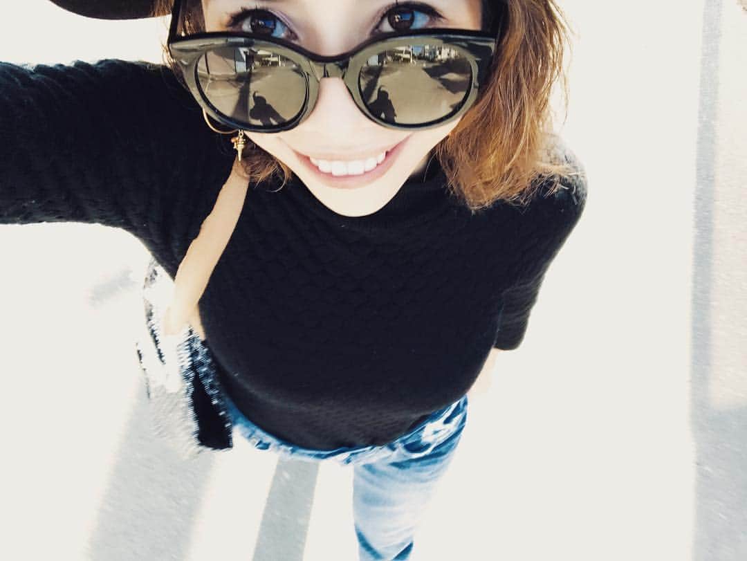 齋藤美波のインスタグラム：「✴︎ 最近目の周りが荒れてます💭 原因わからず... すごい痒いわけじゃないんだけど ふとした時に痒くなる。 痒いから掻いちゃうんだけど おかげで元々目の周りシワだらけだけど 更にシワ増えて老けた😿 本当年齢行けばいくほどボロが出てくるって こういう事なんだとつくづく感じております。 #肌って大事ね ・ なんかいいスキンケアないかなー？ #ニベア一本でやってきた女 #ニベア#スキンケア#おすすめ#教えて下さい ・ ・ #nivea#only#girl#natural#beauty#skin#help#bad」
