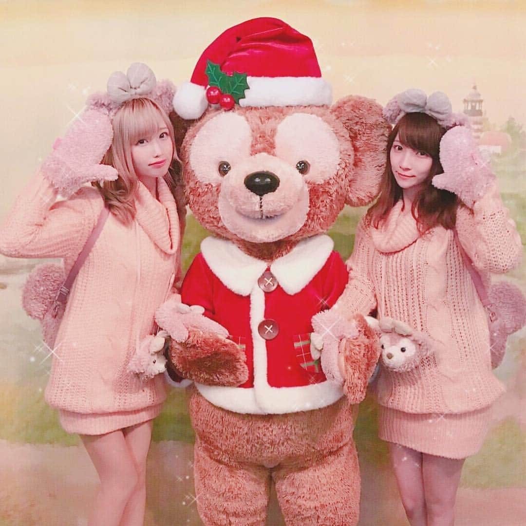 さきぼんさんのインスタグラム写真 - (さきぼんInstagram)「クリスマスの衣装が一番好きっ\( ˙▿︎˙ )/ . #ShellieMay #ディズニー#pink#cute#ディズニーシー #Disney #cosplay #l4l #双子 #twins  #ディズニーバウンド  #シェリーメイ #クリスマス #キャラグリ #さきぼんクリスマス🎄 #さきぼんディズニー #ゆゆぼん🍒 #さきぼんグリ」11月16日 21時41分 - sakibon69