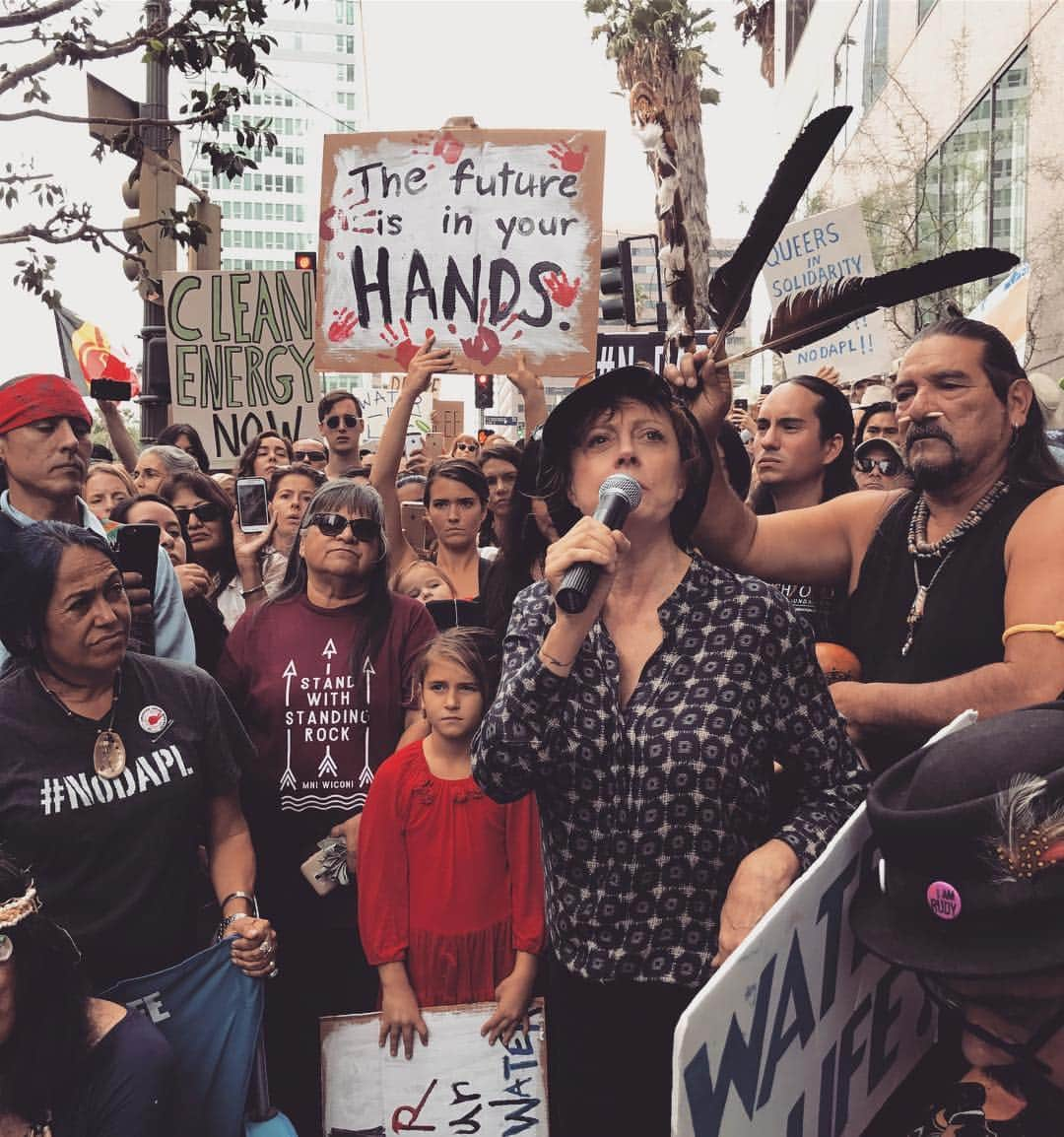 ウィットニー・バンスさんのインスタグラム写真 - (ウィットニー・バンスInstagram)「Stand With Standing Rock 💧🙏💧 #WaterIsLife #NoDAPL #WeAreOne」11月17日 10時05分 - wjvw