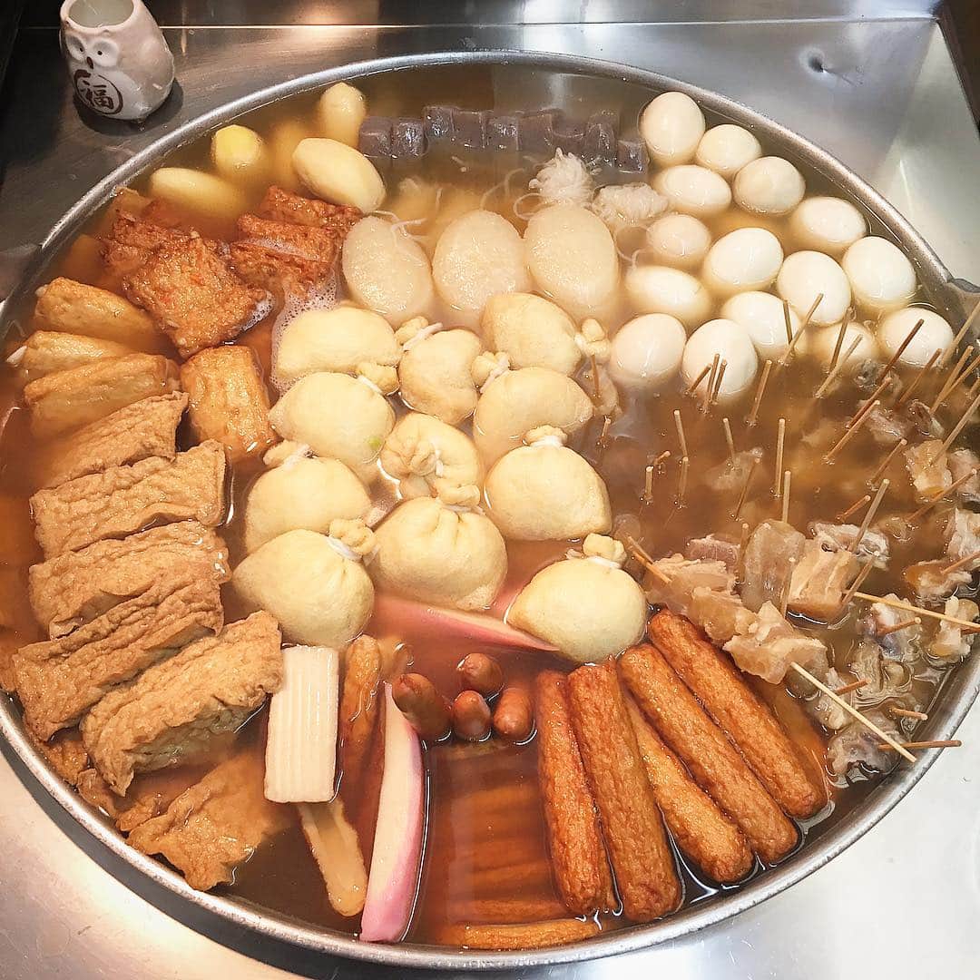 純手打ち?旦過うどんのインスタグラム：「こんにちは旦過うどんです♡最近とっても寒くなってきましたね⛄️寒くなってくる温かいおでんがとても美味しいです🍢❤️是非食べにいらしてくださいね♪ 🙇🏼 #旦過 #旦過うどん #旦過市場#tangaudon#likeforlike #likeforfollow #ちゃんぽん#そうめん #かき氷 #日本食 #和食#北九州#小倉北区 #小倉 #手打ち#手打ちうどん #うどん #焼きちゃんぽん#焼きうどん #魚町 #カキ氷 #ざるうどん #ざるそば#おでん #そば #肉うどん #ごぼう天うどん#出汁#親子丼 #玉子丼」