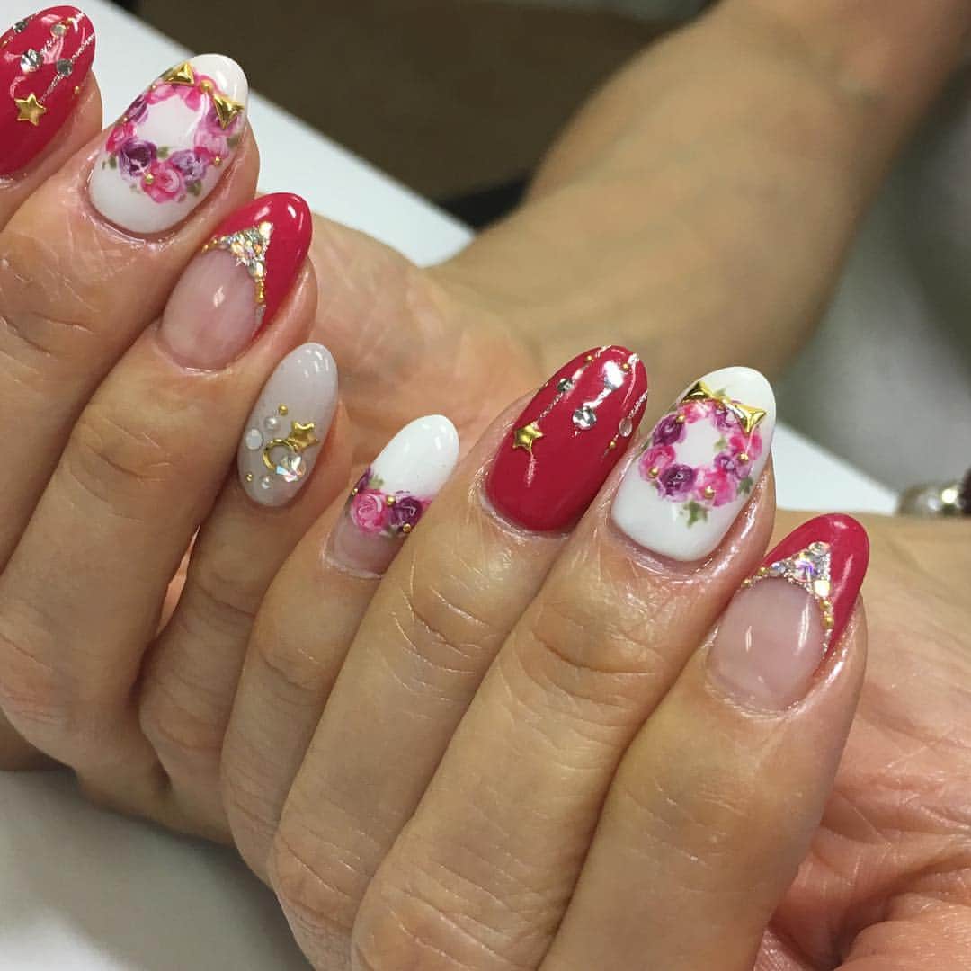 のインスタグラム：「★使用ジェル★ E006+E073 189 E046 E110,E111,E061,E085 #nailsshiny #shinygel #ネイル #ネイルアート #nailart  #ジェルネイル  #シャイニージェル #ellabyshinygel」