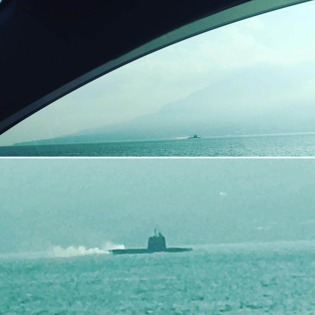 木場克己のインスタグラム：「今日の朝、鹿児島空港に向かう途中で桜島錦江湾に潜水艦が、、、 初めて見ました。  #桜島#潜水艦」