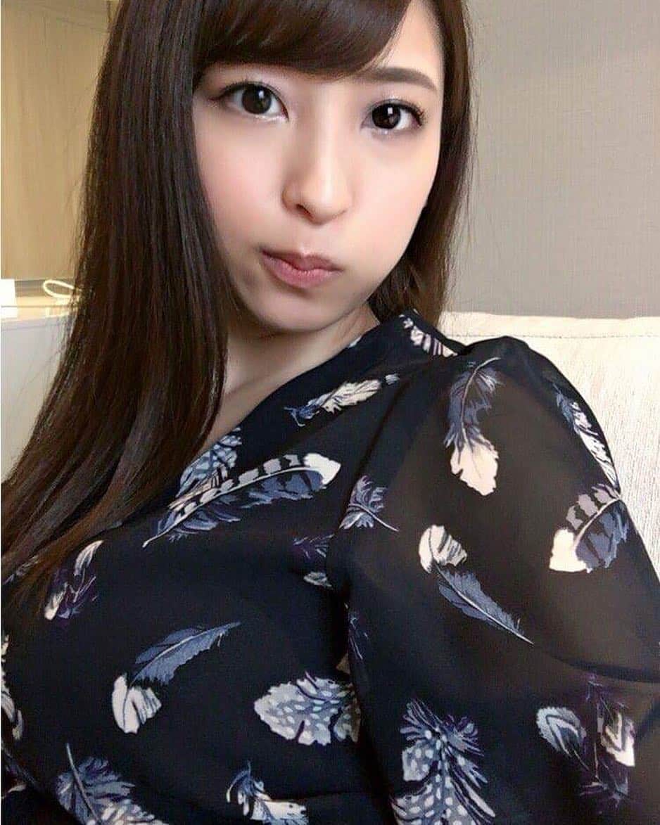 秋山祥子のインスタグラム：「おかちゃんの肩甲骨ほんといいわぁ  #肩甲骨 #フォローしてね♡ #秋山祥子 #MOODYZ #セクシー女優 #更新 #がんばるっ #japan #日本 #Taiwan #台灣 #taipei」