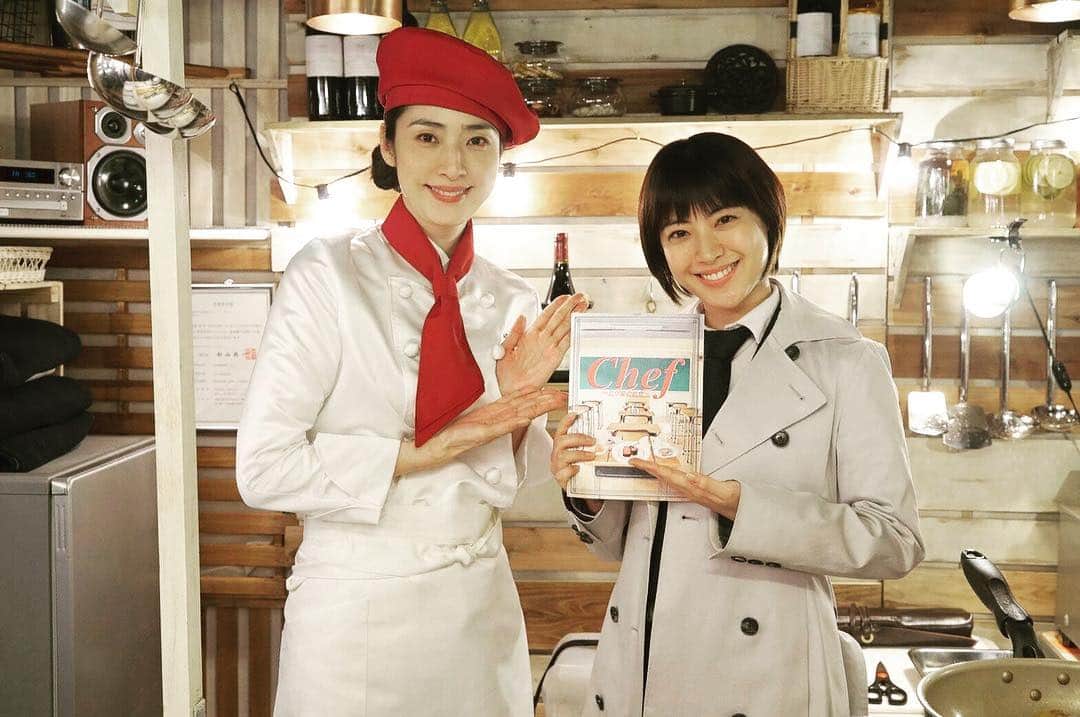 瀧本美織のインスタグラム：「今夜22時からドラマ「Chef〜三ツ星の給食〜」第6話に相川実里として出演しています。ぜひご覧ください〜👯天海さんと🤗💓 #ドラマ #Chef #キャリア #天海祐希 さん #コラボ #ヒロインフェスティバル」