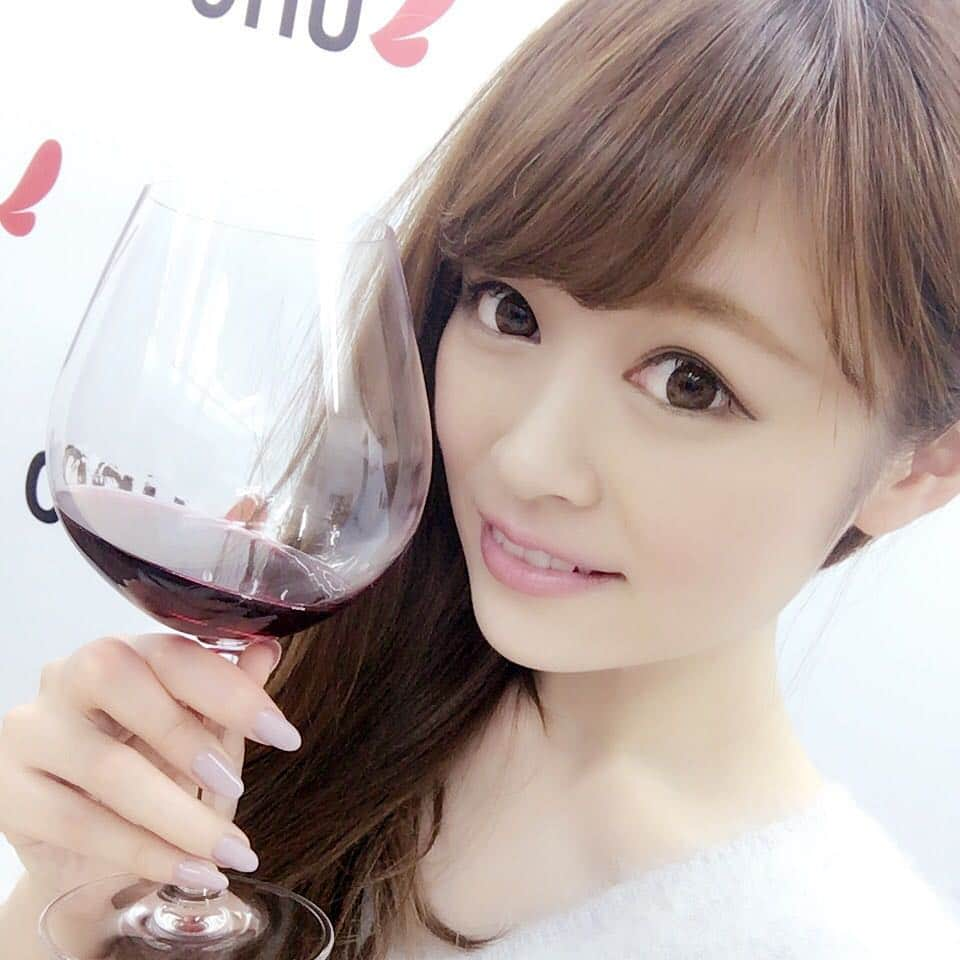 葉山みおりさんのインスタグラム写真 - (葉山みおりInstagram)「早速ボジョレー🍷 ニコ生で飲ませていただきました💓美味〜〜☺️ #ボジョレー #解禁 #美味 #ワイン #wine #しあわせ #お酒」11月17日 22時17分 - miori_hayama