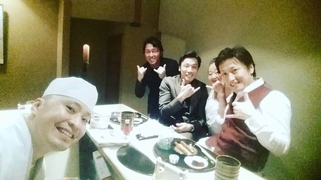 鈴木尚広のインスタグラム：「控えめな笑顔のちょーさん(笑)」