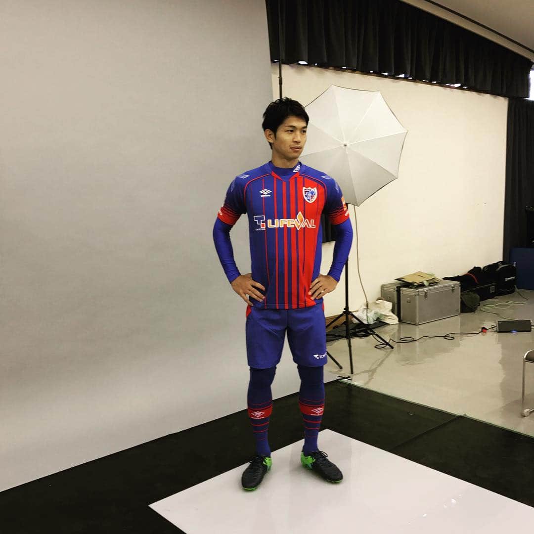 Fc東京オフィシャルグッズさんのインスタグラム写真 Fc東京オフィシャルグッズinstagram 17シーズン新ユニフォーム撮影 Fctokyo Fc東京 ユニフォーム 17 1st Uniform Umbro 森重真人 3 16jリーグ優秀選手賞 4年連続 おめでとう 11月18日