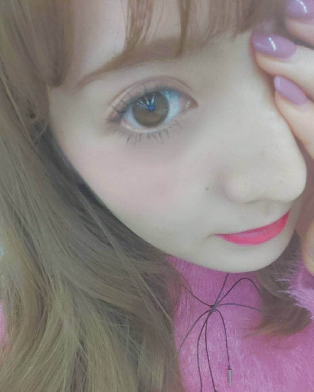 平木愛美のインスタグラム：「睫毛は最近はパーマを継続してます💘 くるんとあがってでもナチュラルで、好き！  このコンタクトはreviaのサークルレンズを使ってみたよ🌹 瞳は自分の瞳の色で、ブラウンの柔らかい縁なナチュラル！  今日は撮影おわってこれから爪を可愛くしてもらいにゆくよ💘」