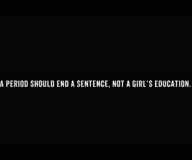 アレックス・キングストンのインスタグラム：「I'm incredibly impressed that such young women have founded this project that could help so many who aren't subject to the same privileges we take for granted surrounding our periods. I urge you all to watch the short film that is in their bio and donate to the project  xoxo Alex @thepadproject」