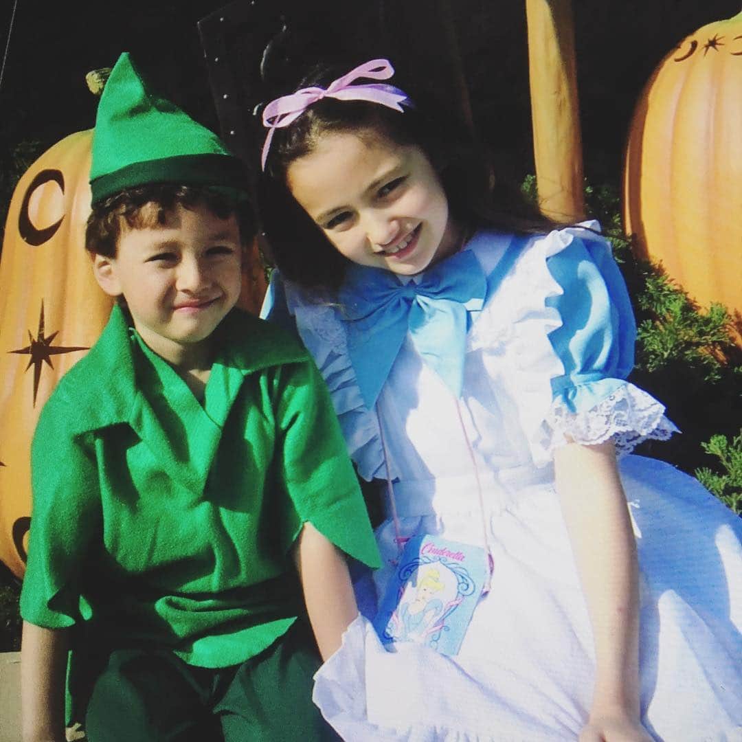 アヤカ・ウィルソンさんのインスタグラム写真 - (アヤカ・ウィルソンInstagram)「. . Halloween costume selection No.5👻. Me as Alice & my brother as Peter Pan. 2006 👩🏻9 years old & 👦🏻5 years old. . . ハロウィーンコスチューム セレクション No.5🎃. . アリスの私 & ピーターパンの弟 9歳と5歳 . Mommyのお気に入りの写真みたい 昔、年賀状に載せたとか…笑 . Love Disney 💕🏰. ディズニー、年パスFamily❤️✨. . #halloween #halloweencostumes #cinderella #disney #disneyhalloween #lovedisney #love #alice #peterpan #ハロウィン #ディズニー #ディズニーハロウィン #ディズニー大好き #大好き #アリス #ピーターパン #毎月ディズニー #年パス」10月27日 0時11分 - ayakawilson_official