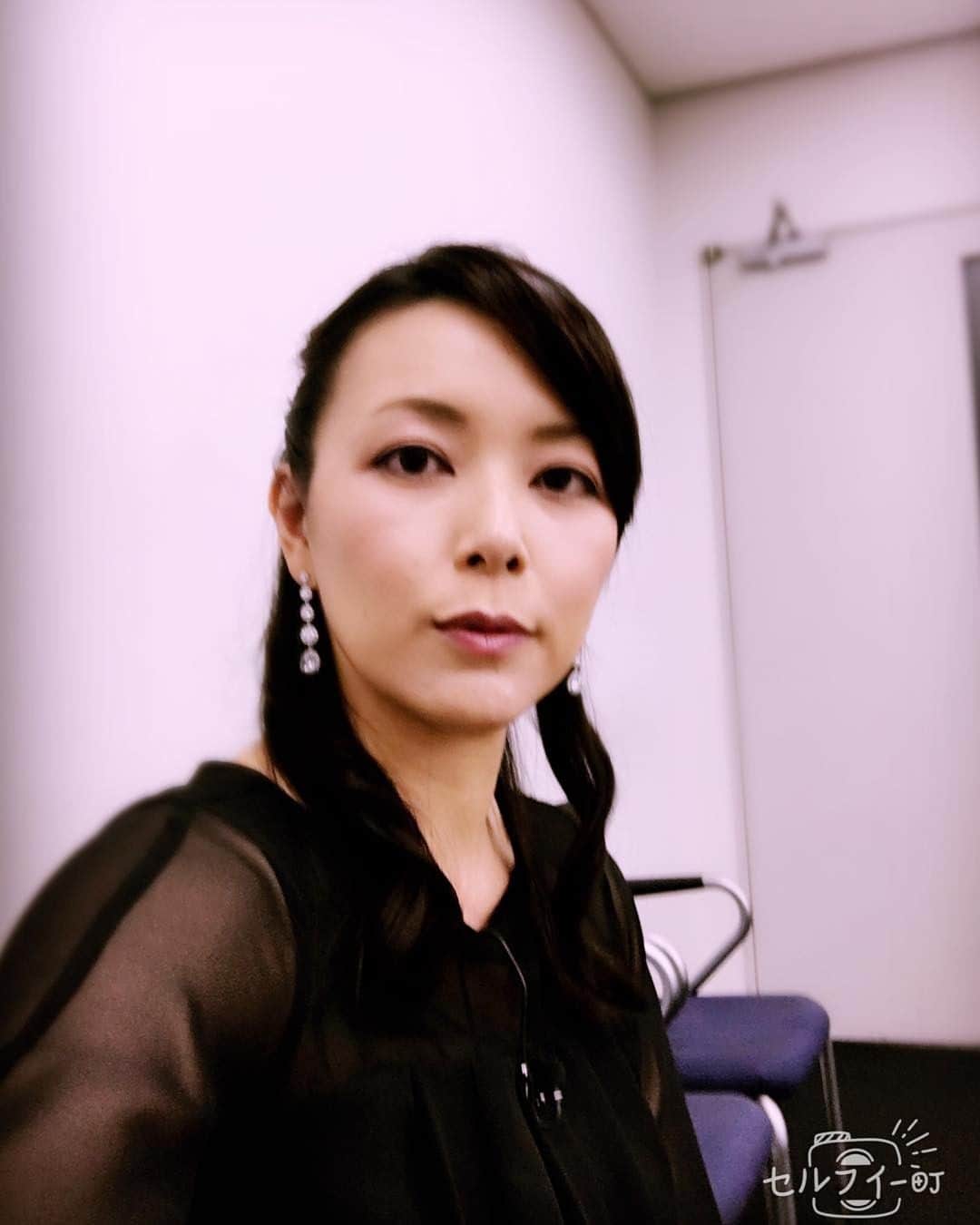 栗原由佳のインスタグラム：「ひと働き、してきました。...working day, TV show.  #Qさま #学力女王決定戦」