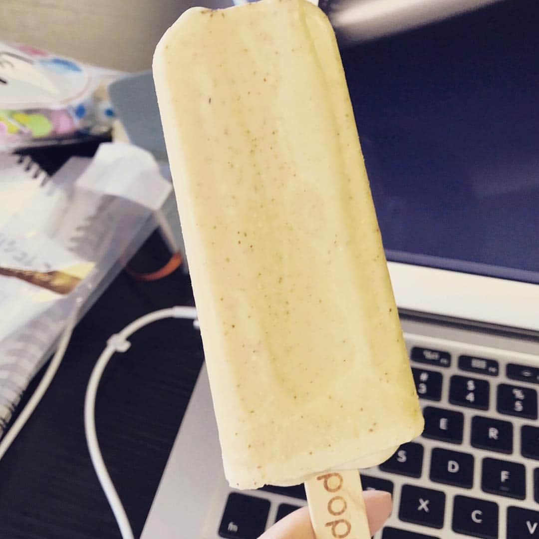 ハシュレコ（ハッシュタグ検索ツール）のインスタグラム：「今日も夏だなあ🌞 #ハシュレコ #hashreco #popbar #ジェラート #icecream #アイス #popbarjapan #ナッツ #icebar #yum #スティックジェラート #次はヨーグルト系いってみたい #ポップバー #yummy #instafood #japan #foodie #happy #sweets #instagood #デスクが汚い」