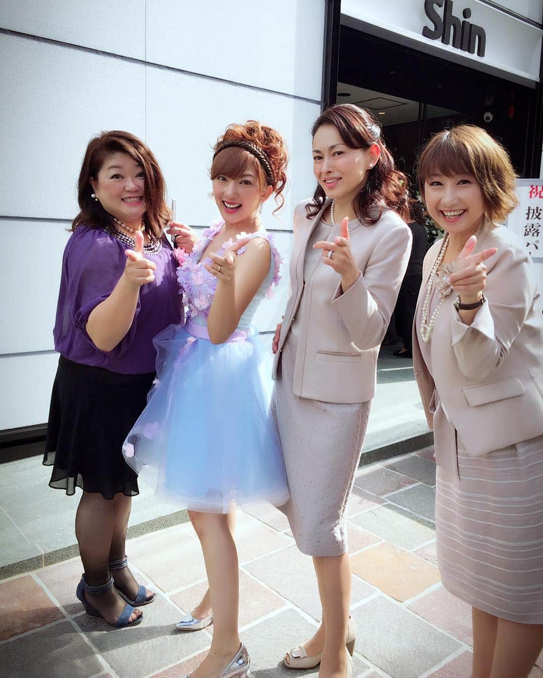 山田まりやさんのインスタグラム写真 - (山田まりやInstagram)「#田中美奈子#さんと#伝説の#NOWい〜#ポーズ#で一緒に撮影していただきました#😂✨ #西村知穂#ちゃんと#新企画株式会社#の#さくら姐さん#と#大感動〜#😍😂✨」10月27日 18時34分 - mariya.yamada
