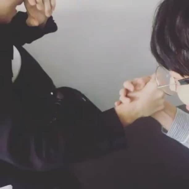 L.JOE のインスタグラム：「[Changjo IG update ] changjo오늘도 루저 하이고...........😂😂😂😂@bhljoe931123 @ricky_teentop_ @t.changjo」