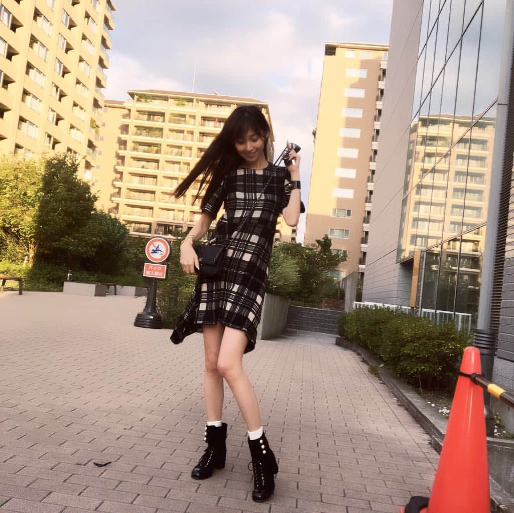 阪井あゆみさんのインスタグラム写真 - (阪井あゆみInstagram)「秋晴れな一日🍃🍁🎃 #zara #chanel  #モノトーンが好き  #好きなものは変わらない #人の気持ちも変わらない #と信じる気持ちを信じていたい #秋仕様🍁」10月27日 16時31分 - ayumisakai0121