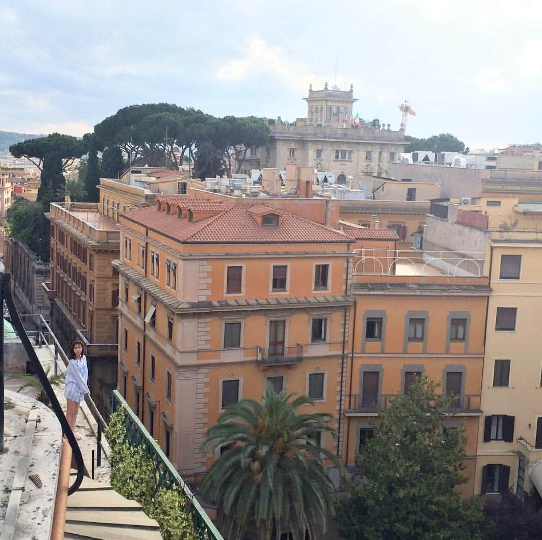 西野七瀬のインスタグラム：「大きな大きなローマの街。ホテルのテラスから見渡す街は、ただただ迫力です。 #西野七瀬 #風を着替えて」