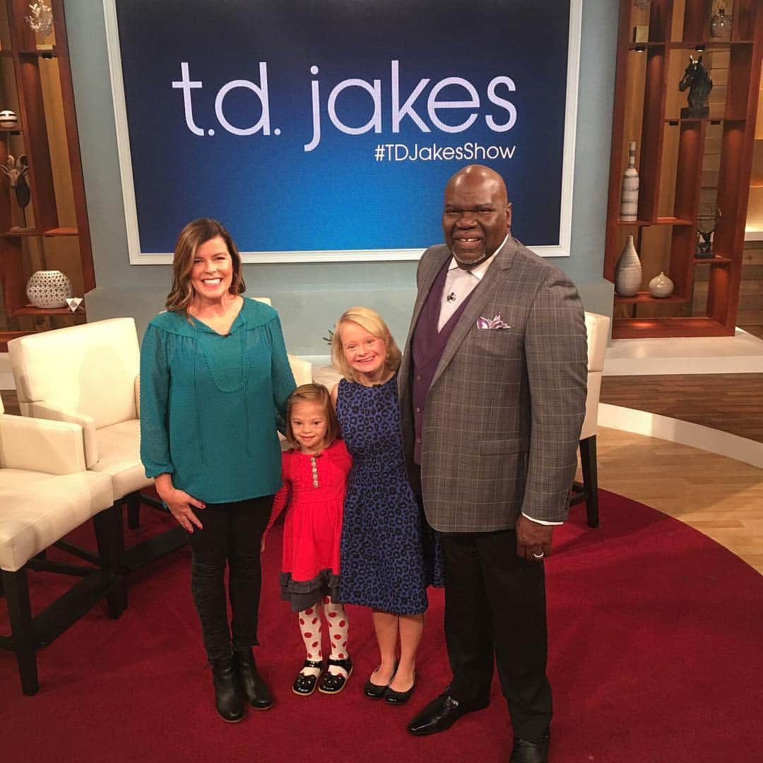 ローレン・ポッターのインスタグラム：「I'm on @TDJakesShow tomorrow! See what channel here: bit.ly/TDJWhereToWatch #tdjakesshow」