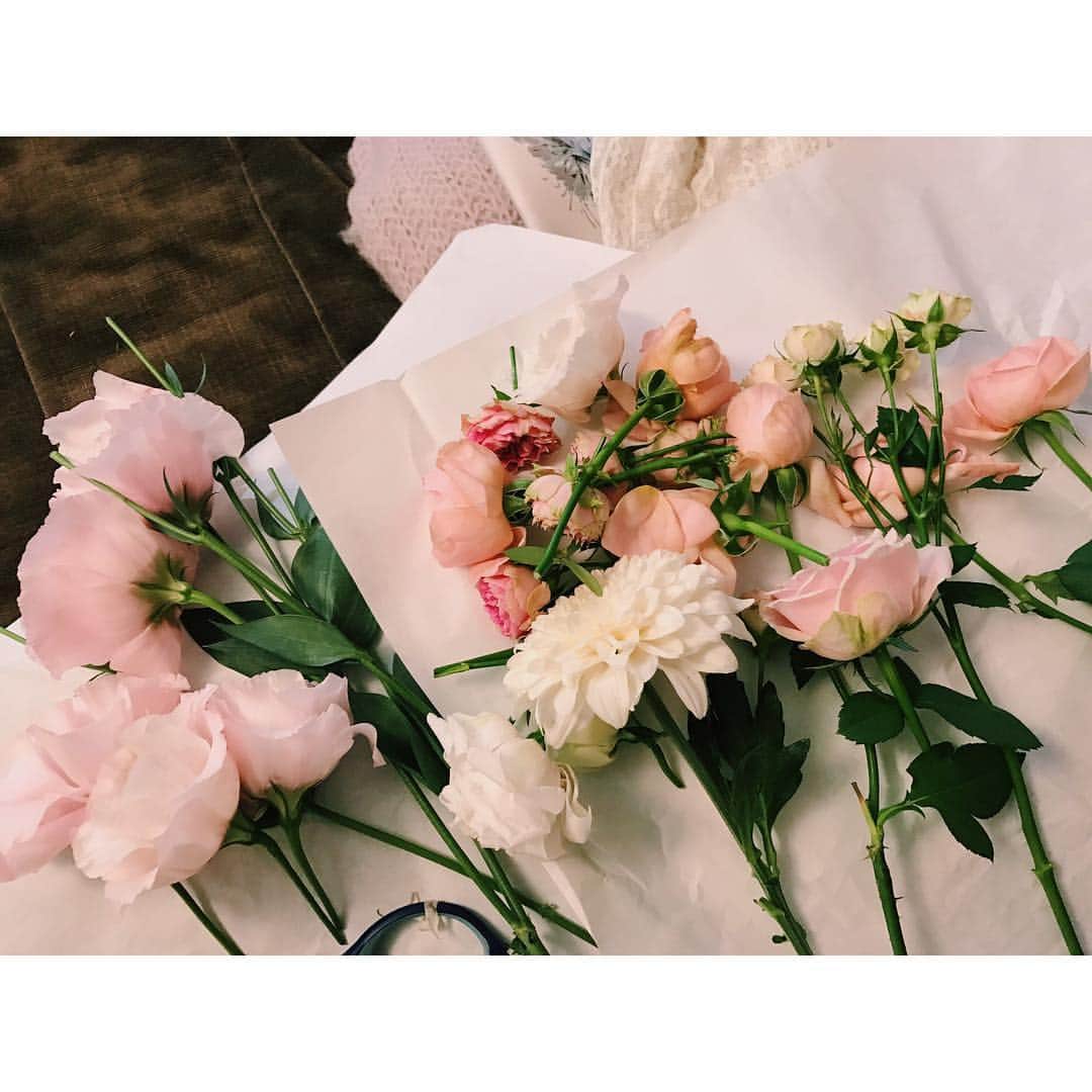 上西星来さんのインスタグラム写真 - (上西星来Instagram)「おはよう👀 朝からたくさんのお花！ Seira¨̮♡︎ #おはよう #お花」10月28日 8時07分 - seira_jonishi_tpd