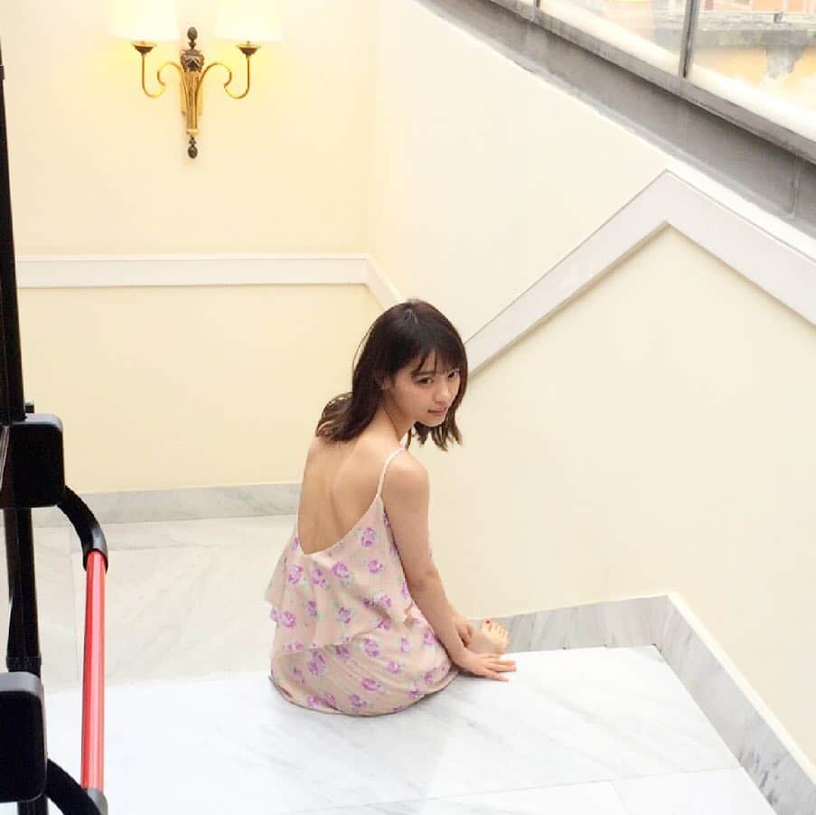 西野七瀬のインスタグラム：「撮影も進み、最後の瞬間が少しずつ近づいてきます。「なんか…終わりたくないです」と西野さん。 #西野七瀬 #風を着替えて」