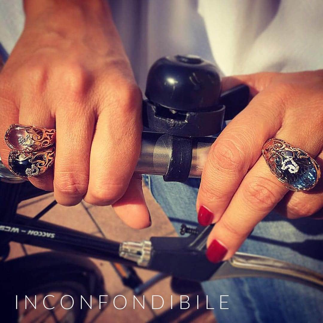 Chanteclerさんのインスタグラム写真 - (ChanteclerInstagram)「The sensual Magie ring, main character of the DiAmour Folies collection, takes now new proportions and light thanks to unique stones such as the blue transparent topaz, the deep black of the onyx and the softness of pink quartzes.... for an unmistakable woman!  #chantecler #Diamourfoliescollection #rings #newrings #preciousstones #diamonds #gold #pinkgold  #ootd #outfit #Style #Fashion #diamonds」10月28日 21時16分 - chantecler_official