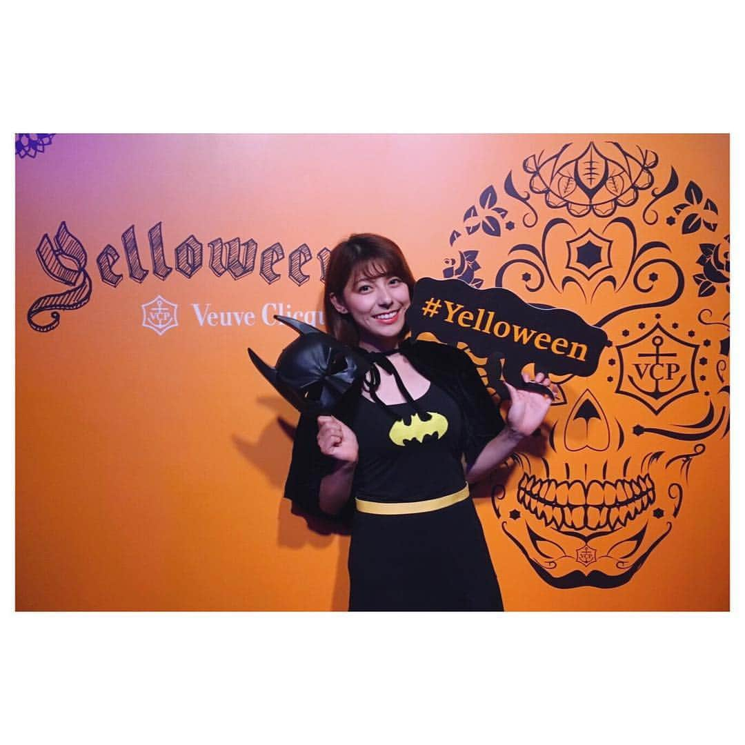 上村彩子さんのインスタグラム写真 - (上村彩子Instagram)「先日、ハロウィンパーティへ🎃  #yelloween #halloween #party #veuvecliquot #champagne #ハロウィン#バットマン#バットガール 🍾✨🍾✨🍾✨🍾✨🍾✨」10月29日 22時20分 - saekokamimura