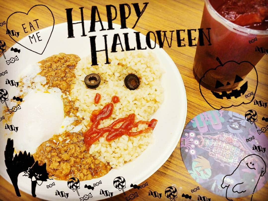 水樹りさのインスタグラム：「#vampshalloweenparty2016  #ドクロキーマカレー #vampsハロパ  #halloweenfood  #cute  #halloweenlive  #vamps」