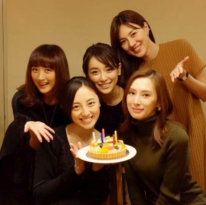 泉里香さんのインスタグラム写真 - (泉里香Instagram)「#happybirthday#Miyuu みゆたん お誕生日おめでとう💕 今月2回目の戦士会 楽しいっていうか、もはや落ち着く♡ 💚💙💝❤️💛 #沢井美優# #小松彩夏#北川景子#安座間美優#泉里香」10月30日 11時46分 - rika_izumi_