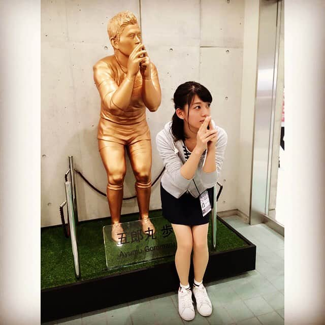 佐藤美希さんのインスタグラム写真 - (佐藤美希Instagram)「👻 #エコパ #ガラス越し #通り過ぎて行くメディアさんたち #何やってるの顔で笑われる #初めてやりました #五郎丸ポーズ #ムキムキ感すごい」10月30日 13時40分 - satomiki0626