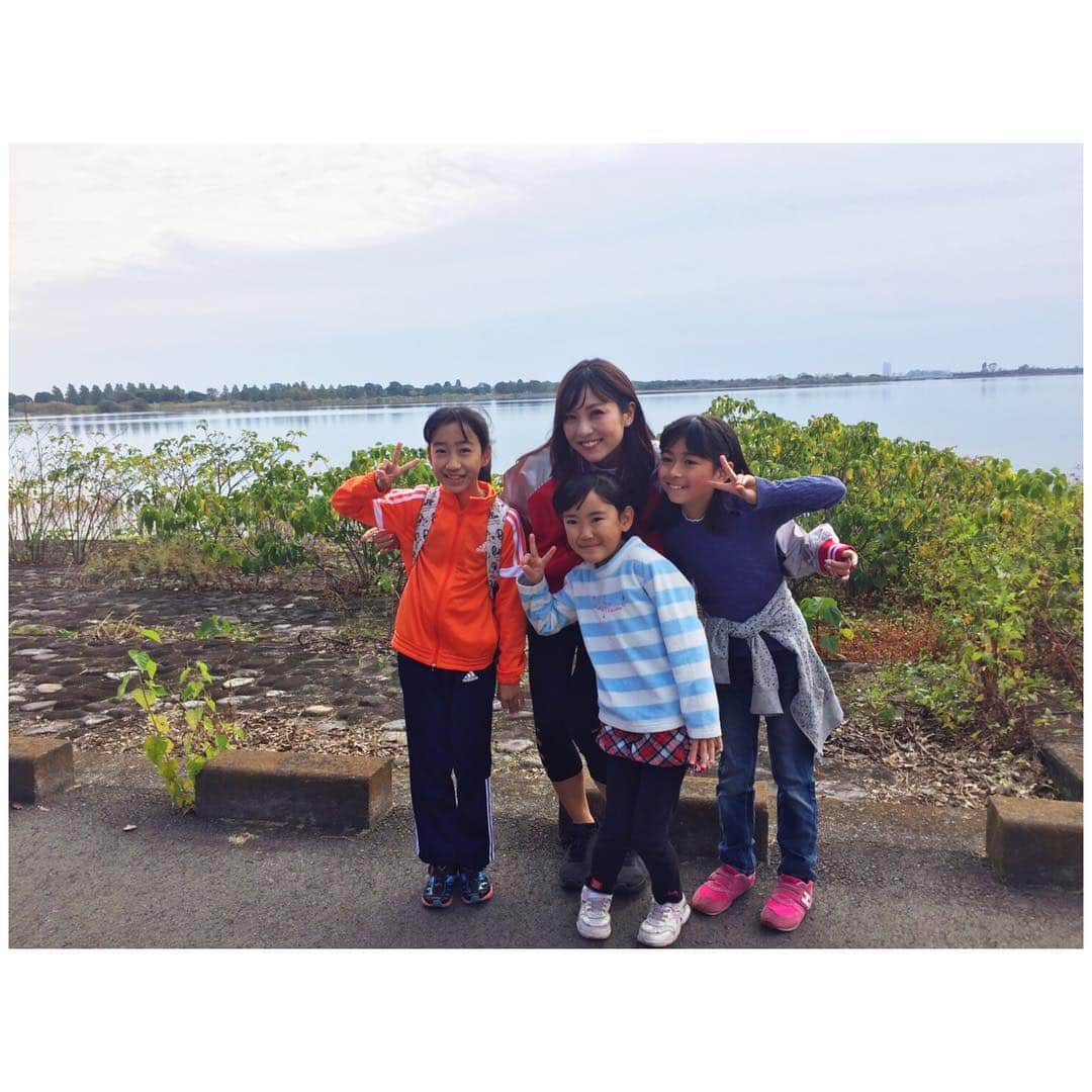 石川恋さんのインスタグラム写真 - (石川恋Instagram)「10km、約2時間半✨ずっと一緒に歩いてくれたり、お喋りしてくれたり、おやつをくれたりした優しくて可愛いgirlsたち👯ありがとう💓」10月30日 19時03分 - ren_ishikawa