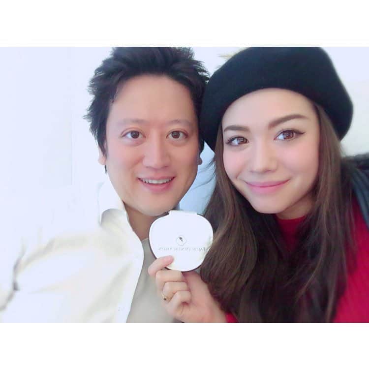 天野真矢のインスタグラム：「. 私が長年コンプレックスだった自分の｢歯｣。 沢山色々な歯医者さんに通ったけど 患者さんに対して真剣に向き合い 最良の改善策を見出してくれる先生には 本当に出逢えずここまで来てしまいました。 . そんな時に私の大変お世話になってる方からの ご紹介で柴山先生に出逢う事が出来ました✨ . 女として恥ずかしい位手抜きをしていた歯... ですがクリーニングして頂いて本当に綺麗に なりました👧🏼🌟 次の治療は微妙に空いた歯の隙間を埋めて頂きます🙏🏻. (やっと...長年の悩みが...終わる..) . before/afterは後日治療が終わったら💫 . 少しでも歯の事で頭を抱えてる方は 是非柴山先生に見て頂きたいです👦🏼📢 . ちなみに私は5分のカウンセリングで 先生にお願いしたいって決めました🎀 . 質問があったら聞いてください☺️👏🏼 . #神宮前フェイスデンタルサロン #歯 #治療 #柴山先生 #ホワイトニング #happy #life #smile #faithdentalsalon」